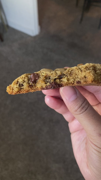 Chocolate Chip Cookies (4 count)